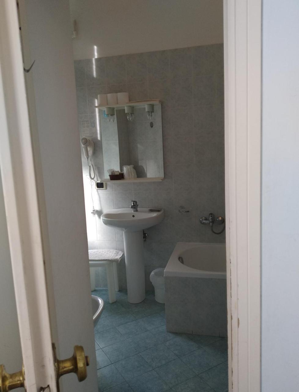 Hotel Lucciola 보르디게라 외부 사진