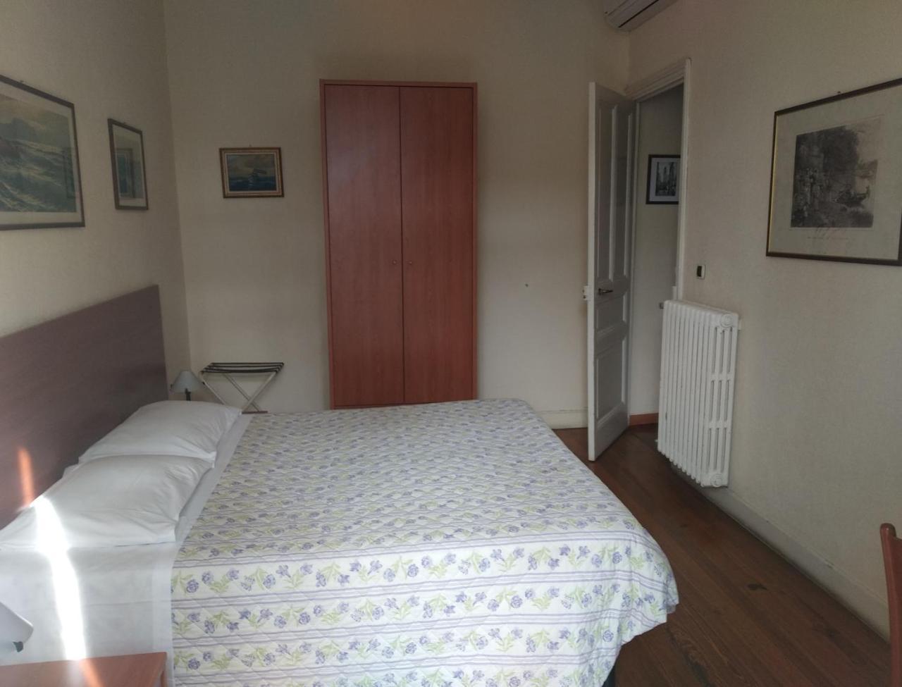 Hotel Lucciola 보르디게라 외부 사진