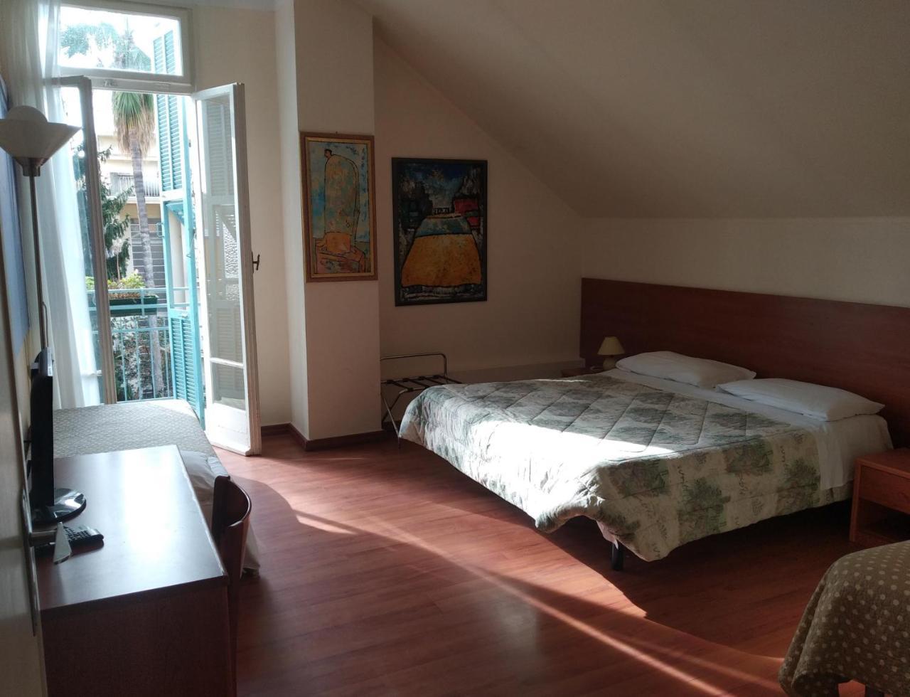 Hotel Lucciola 보르디게라 외부 사진