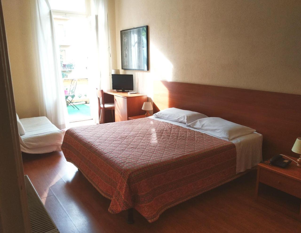 Hotel Lucciola 보르디게라 외부 사진