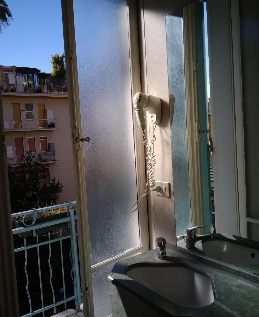 Hotel Lucciola 보르디게라 외부 사진
