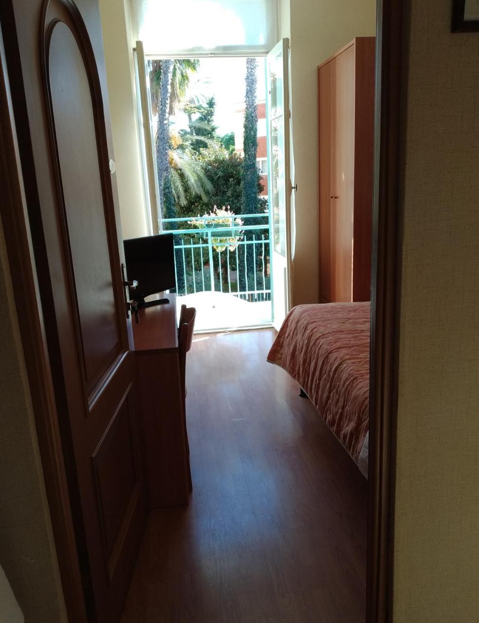 Hotel Lucciola 보르디게라 외부 사진